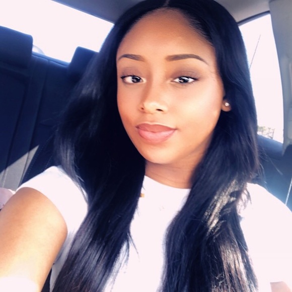 Poshmark profile picture for @frencia